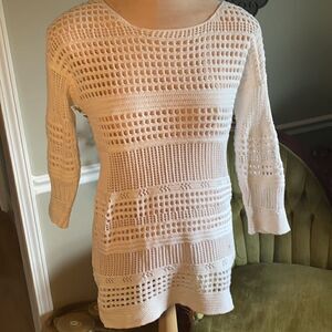 Woven, quarter length top. Women’s M.
